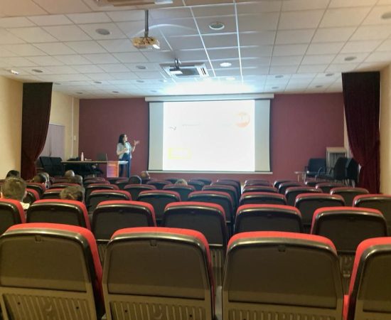 Taller sobre mitos alimenticios impartido por la nutricionista Miriam Jiménez